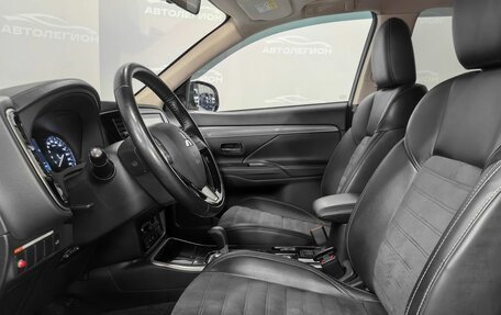 Mitsubishi Outlander III рестайлинг 3, 2021 год, 2 250 000 рублей, 10 фотография