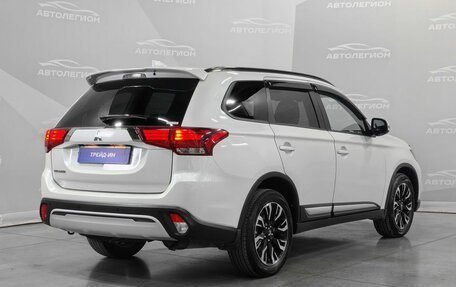 Mitsubishi Outlander III рестайлинг 3, 2021 год, 2 250 000 рублей, 5 фотография