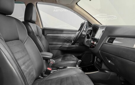 Mitsubishi Outlander III рестайлинг 3, 2021 год, 2 250 000 рублей, 15 фотография