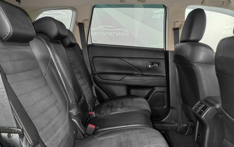 Mitsubishi Outlander III рестайлинг 3, 2021 год, 2 250 000 рублей, 16 фотография