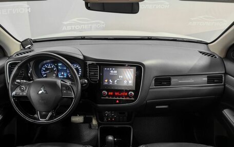 Mitsubishi Outlander III рестайлинг 3, 2021 год, 2 250 000 рублей, 9 фотография