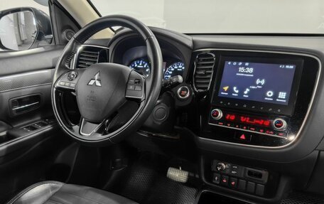 Mitsubishi Outlander III рестайлинг 3, 2021 год, 2 250 000 рублей, 14 фотография