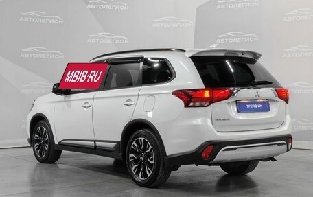 Mitsubishi Outlander III рестайлинг 3, 2021 год, 2 250 000 рублей, 3 фотография