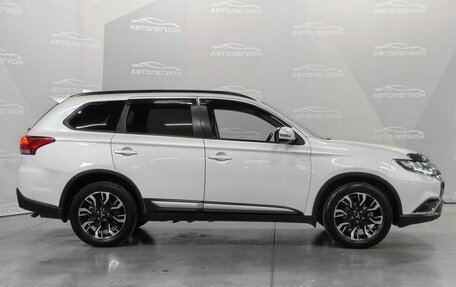 Mitsubishi Outlander III рестайлинг 3, 2021 год, 2 250 000 рублей, 6 фотография