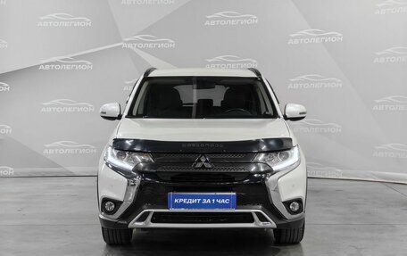 Mitsubishi Outlander III рестайлинг 3, 2021 год, 2 250 000 рублей, 8 фотография