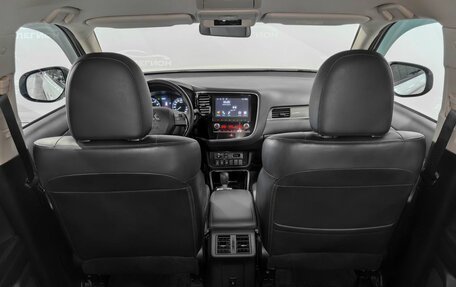 Mitsubishi Outlander III рестайлинг 3, 2021 год, 2 250 000 рублей, 17 фотография