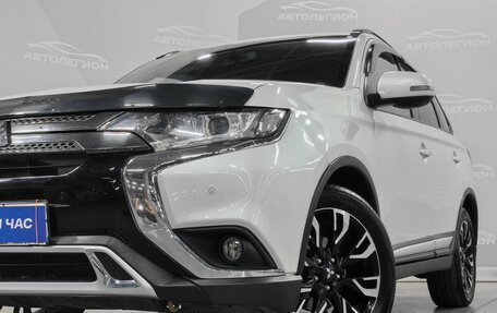 Mitsubishi Outlander III рестайлинг 3, 2021 год, 2 250 000 рублей, 25 фотография