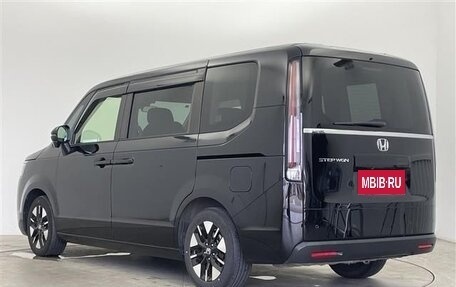 Honda Stepwgn, 2023 год, 2 300 000 рублей, 2 фотография