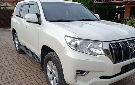 Toyota Land Cruiser Prado 150 рестайлинг 2, 2018 год, 4 300 000 рублей, 3 фотография