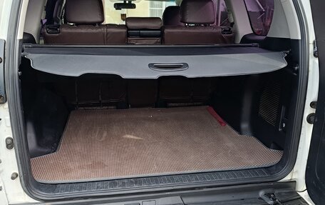 Toyota Land Cruiser Prado 150 рестайлинг 2, 2018 год, 4 300 000 рублей, 8 фотография