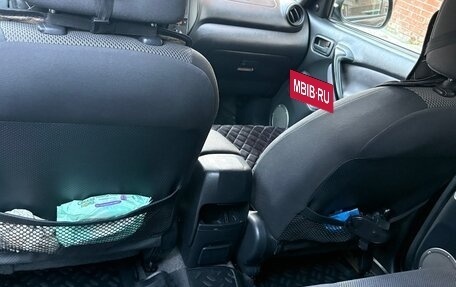 Toyota RAV4, 2005 год, 1 100 000 рублей, 15 фотография