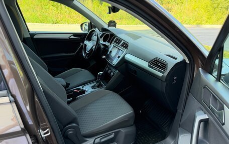 Volkswagen Tiguan II, 2019 год, 2 200 000 рублей, 36 фотография