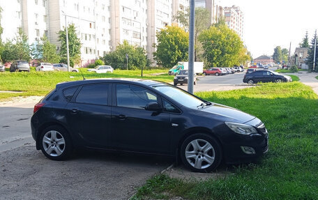 Opel Astra J, 2011 год, 560 000 рублей, 2 фотография