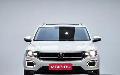Volkswagen T-Roc I, 2022 год, 1 700 000 рублей, 2 фотография