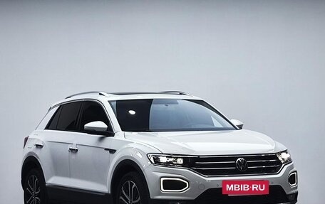 Volkswagen T-Roc I, 2022 год, 1 700 000 рублей, 3 фотография