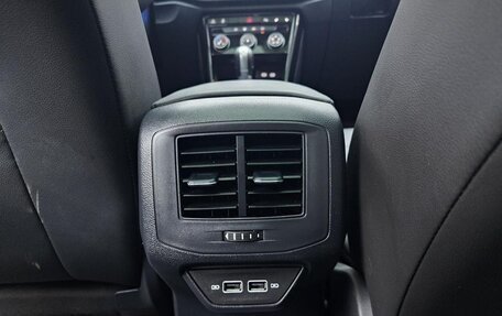 Volkswagen T-Roc I, 2022 год, 1 700 000 рублей, 16 фотография