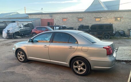 Toyota Avensis III рестайлинг, 2005 год, 670 000 рублей, 2 фотография