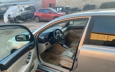 Toyota Avensis III рестайлинг, 2005 год, 670 000 рублей, 6 фотография