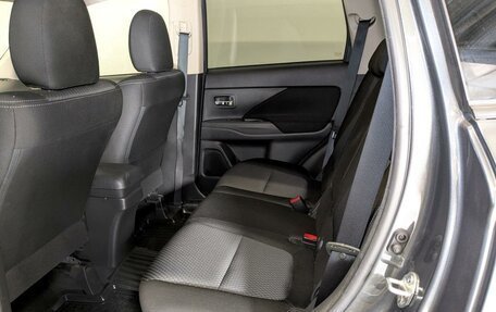 Mitsubishi Outlander III рестайлинг 3, 2018 год, 1 950 000 рублей, 11 фотография