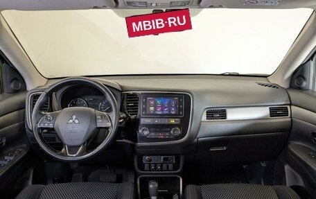 Mitsubishi Outlander III рестайлинг 3, 2018 год, 1 950 000 рублей, 13 фотография