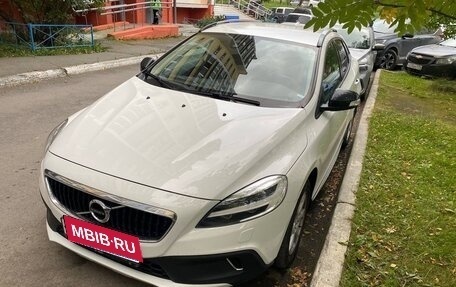 Volvo V40 Cross Country I, 2018 год, 2 200 000 рублей, 1 фотография
