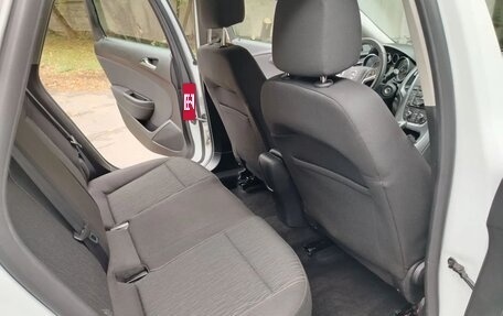 Opel Astra J, 2015 год, 1 340 000 рублей, 8 фотография