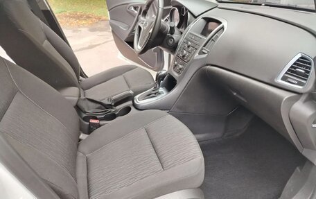 Opel Astra J, 2015 год, 1 340 000 рублей, 18 фотография