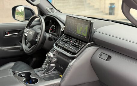 Toyota Land Cruiser, 2024 год, 9 990 000 рублей, 10 фотография