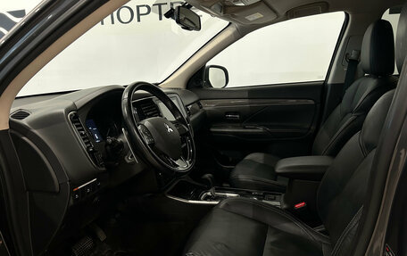 Mitsubishi Outlander III рестайлинг 3, 2021 год, 2 049 000 рублей, 15 фотография
