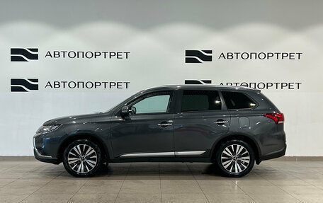 Mitsubishi Outlander III рестайлинг 3, 2021 год, 2 049 000 рублей, 4 фотография
