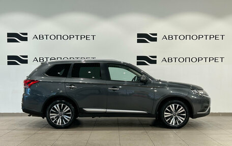 Mitsubishi Outlander III рестайлинг 3, 2021 год, 2 049 000 рублей, 8 фотография