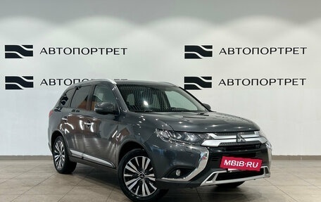 Mitsubishi Outlander III рестайлинг 3, 2021 год, 2 049 000 рублей, 9 фотография