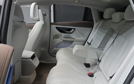 Mercedes-Benz EQE, 2023 год, 7 657 860 рублей, 8 фотография