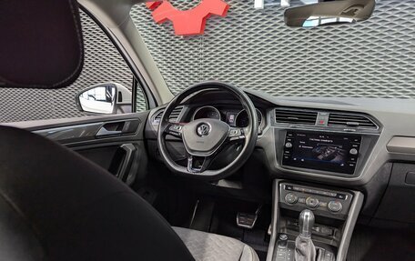 Volkswagen Tiguan II, 2018 год, 2 030 000 рублей, 13 фотография