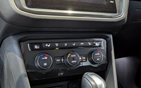 Volkswagen Tiguan II, 2018 год, 2 030 000 рублей, 26 фотография