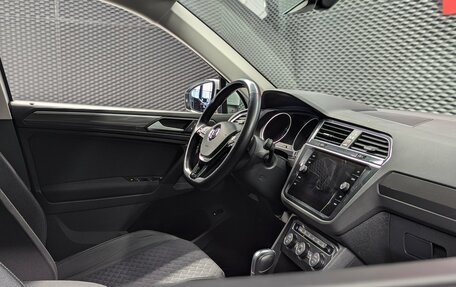 Volkswagen Tiguan II, 2018 год, 2 030 000 рублей, 38 фотография