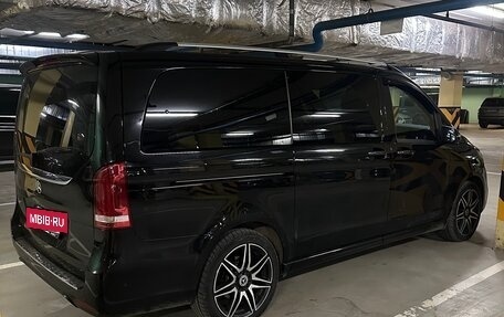 Mercedes-Benz V-Класс, 2021 год, 1 900 000 рублей, 3 фотография