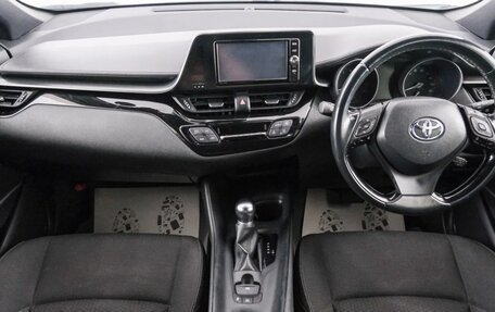 Toyota C-HR I рестайлинг, 2018 год, 1 949 000 рублей, 11 фотография