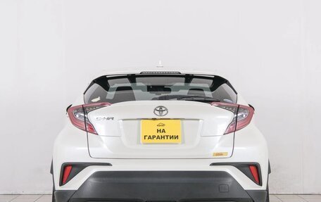 Toyota C-HR I рестайлинг, 2018 год, 1 949 000 рублей, 6 фотография