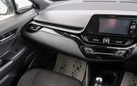 Toyota C-HR I рестайлинг, 2018 год, 1 949 000 рублей, 12 фотография