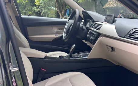 BMW 3 серия, 2016 год, 1 850 000 рублей, 11 фотография
