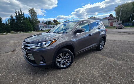 Toyota Highlander III, 2015 год, 3 500 000 рублей, 2 фотография