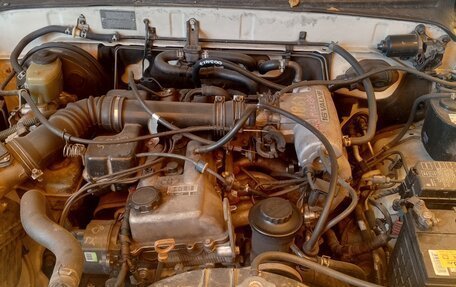 Toyota Hilux Surf III рестайлинг, 1998 год, 1 200 000 рублей, 2 фотография