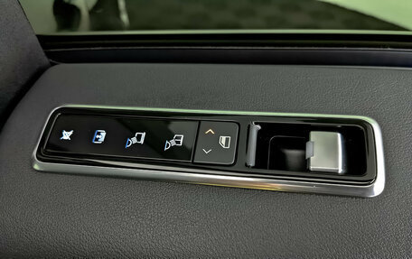 Land Rover Range Rover IV рестайлинг, 2018 год, 6 300 000 рублей, 29 фотография