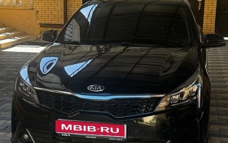 KIA Rio IV, 2021 год, 1 619 000 рублей, 1 фотография