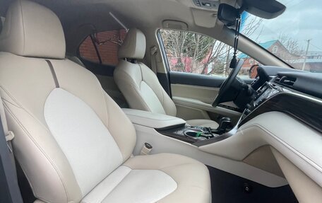 Toyota Camry, 2020 год, 3 650 000 рублей, 2 фотография