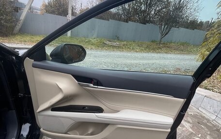 Toyota Camry, 2020 год, 3 650 000 рублей, 10 фотография