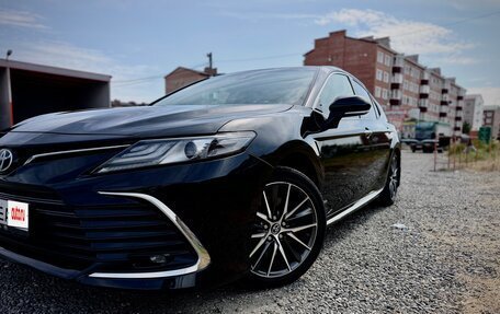 Toyota Camry, 2023 год, 3 320 000 рублей, 2 фотография