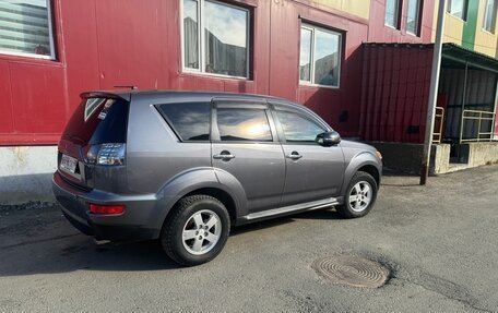 Mitsubishi Outlander III рестайлинг 3, 2010 год, 1 700 000 рублей, 3 фотография
