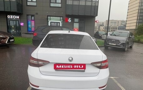 Skoda Superb III рестайлинг, 2015 год, 1 075 000 рублей, 2 фотография